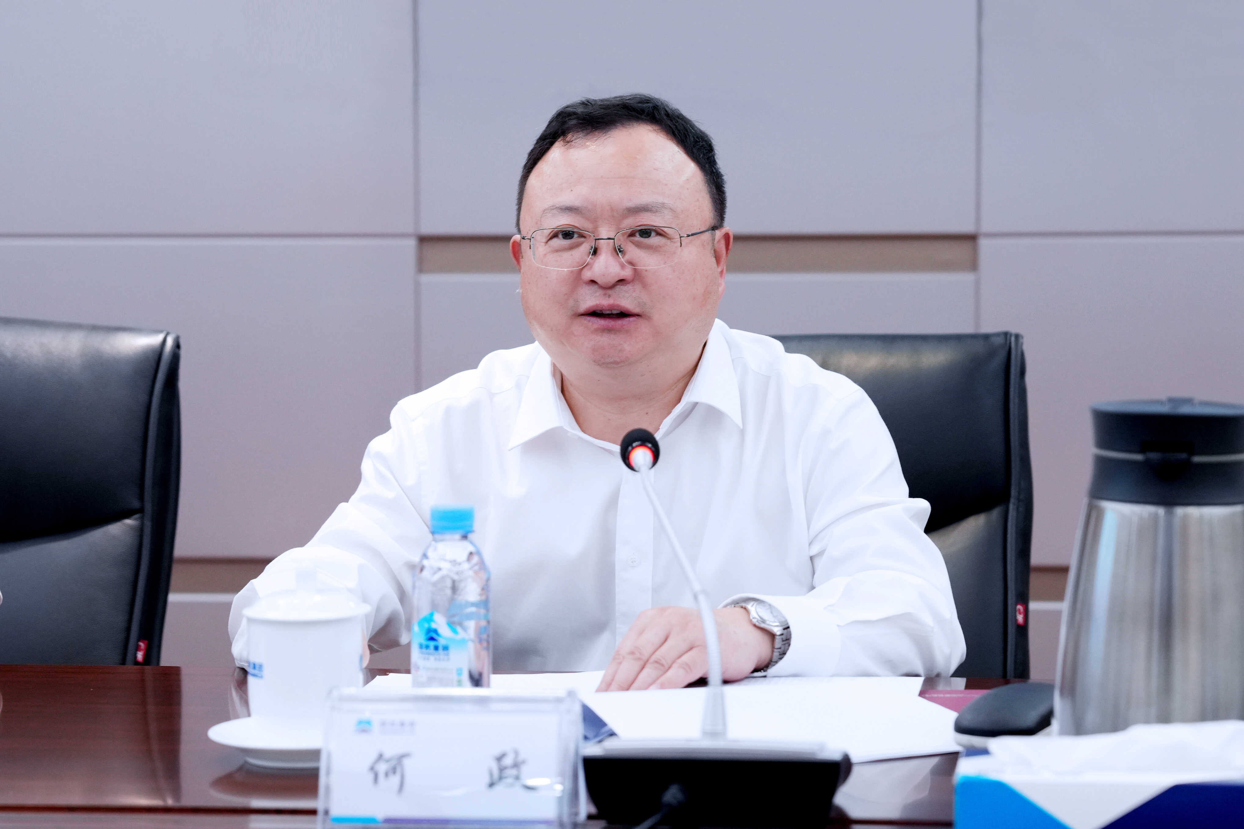 省港投何政总副书记讲话特写(1).jpg 足球博彩